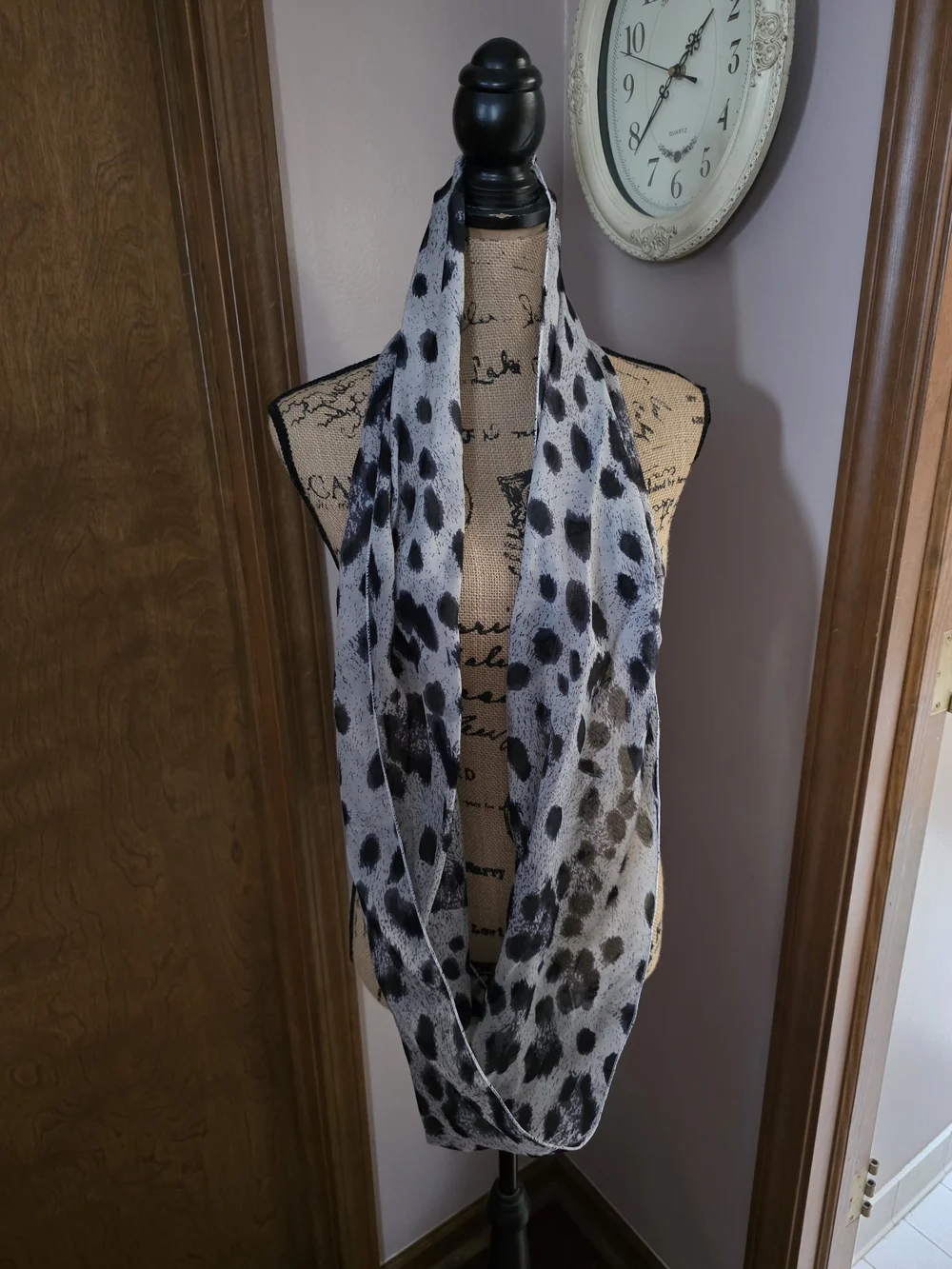 Source Unknown Black and Light Gray Leopard Print Infinity Scarf